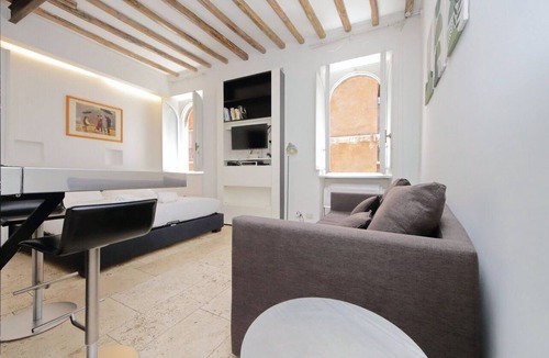 Rione V Ponte Apartment | Rome, historic center, modern studio apartment for 2