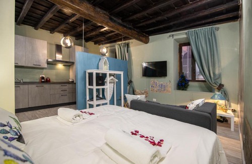 Rione VI Parione Apartment | RomeatHome Deluxe suite Campo dei Fiori