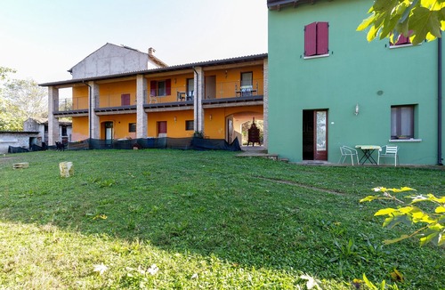 Campagnolo Apartment | Room 'Amilcare' with Shared Terrace, Wi-Fi and Air Conditioning