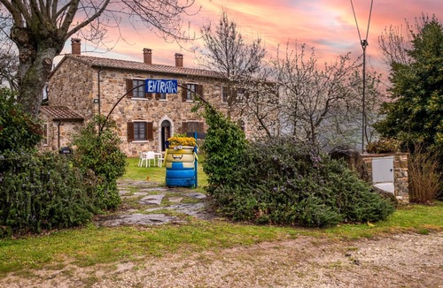Catabbio Apartment | Room 'Arancione' with Shared Pool and Shared Garden