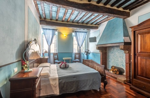 Montalcino Bed & Breakfast | Room 'Camera Blu' with Shared Terrace and Wi-Fi