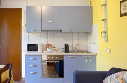 Sommacampagna Apartment | Room 'Casetta 6' with Private Terrace, Wi-Fi and Air Conditioning