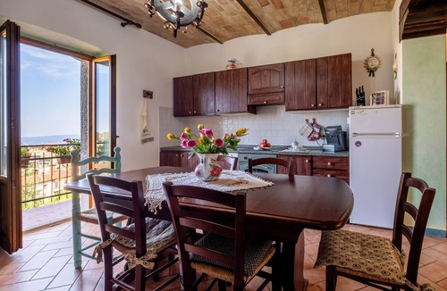Castel del Piano Apartment | Room 'Castagno' with Private Terrace, Shared Garden and Wi-Fi
