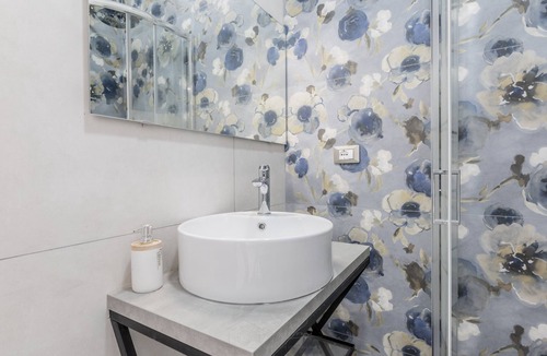 Quartiere XXII Collatino Apartment | Room 'Gordiani Guest House - Blue' with Wi-Fi and Air Conditioning