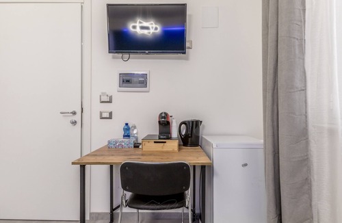 Quartiere XXII Collatino Apartment | Room 'Gordiani Guest House - Green' with Balcony, Wi-Fi and Air Conditioning