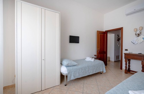 Palese Bed & Breakfast | Room 'King - Deluxe' with Shared Terrace, Wi-Fi and Air Conditioning