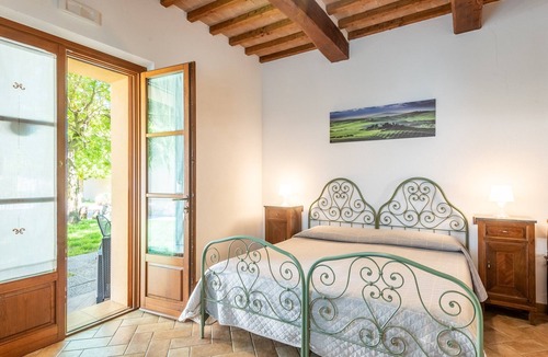 Gallina Apartment | Room 'La Falce' with Shared Pool, Wi-Fi and Air Conditioning