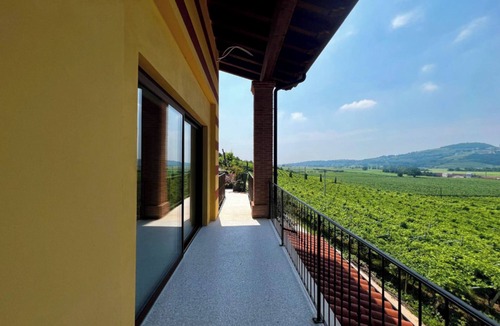 Lione Apartment | Room 'Ripasso' with Mountain View, Private Terrace and Wi-Fi