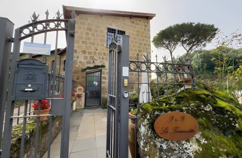 Sutri Apartment | Room 'Via Francigena' with Wi-Fi and Air Conditioning