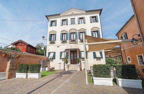 Dolo Apartment | Room 'Villa Goetzen - Camera Tripla' with Wi-Fi and Air Conditioning