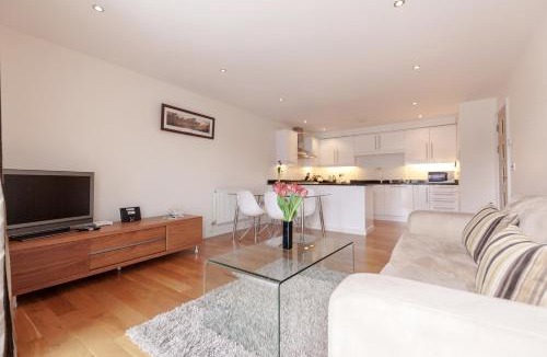 Epsom Apartment | Roomspace Serviced Apartments - Marquis Court