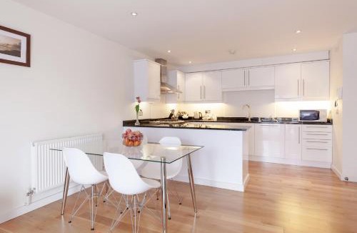 Epsom Apartment | Roomspace Serviced Apartments - Marquis Court