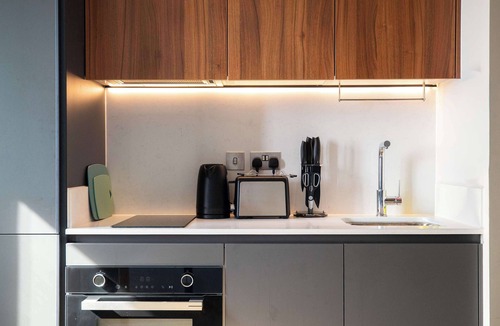 East Acton Apartment | Roomy Studio Apt | Sleep Area | Spa | StayCozy