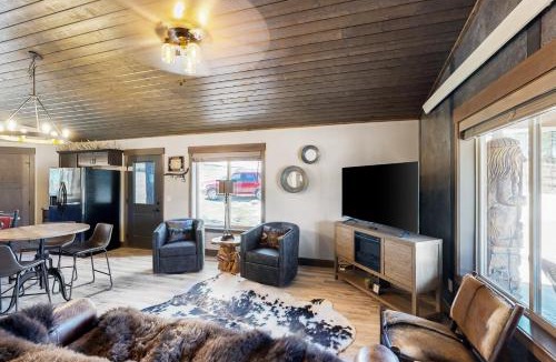 Sturgis House | Rost Place Round-Up