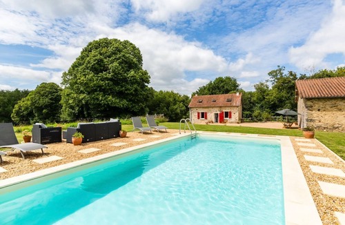 Ladignac le Long Villa | Rouge Cottage - Two Bedroom Villa, Sleeps 5