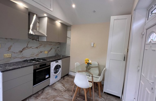 London Borough of Hounslow House | Royal Modern Studio Heathrow London