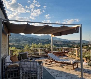 Vicoli House | Rustic house with great views of the mountains
