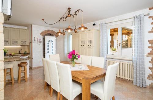 Bardolino House | RUSTICO PETRA - Regarda Travel