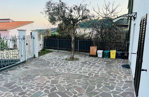 Sirolo Apartment | S375 - Sirolo, three-room apartment with private courtyard