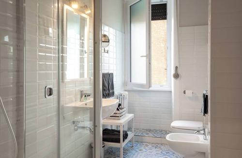 San Lorenzo Apartment | SAN Lò HOLIDAY HOUSE SLEEPS 4 VIA DI PORTA LABICANA 48 ROME ZON SAN LORENZO