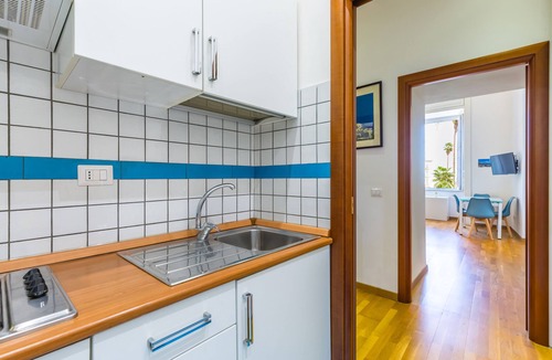 Posillipo Apartment | San Luigi cozy flat - private parking