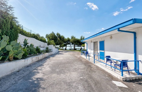 Mattinata House | San Michele - 1 - Bungalow with Sea View Window, Wi-Fi and Air Conditioning