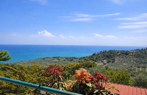 Mattinata House | San Michele - 11 - Bungalow with Sea View Window, Wi-Fi and Air Conditioning