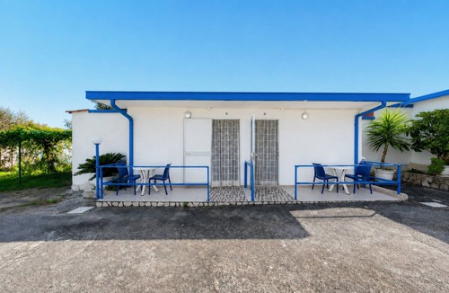 Mattinata House | San Michele - 2 - Bungalow with Sea View Window, Wi-Fi and Air Conditioning