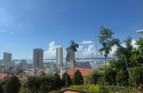 Bai Chay Apartment | Sea & Mountain by Kim
