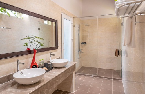 Ong Lang Resort | Sea Sense Resort