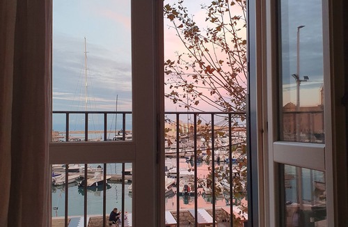 Trani Apartment | SEA VIEW APARTMENT Maison bleu 2