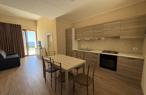Bonifati Apartment | Sea-view apartment with a pool