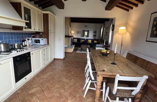 Civitella in Val di Chiana Villa | Secluded Villa, private heated Pool, Wi-fi and TV. Secure Payment