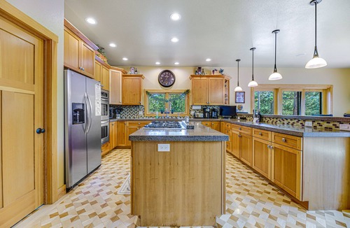Spearfish House | Secluded cabin between Spearfish and Deadwood w/WiFi, hot tub, private decks