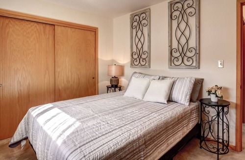 Rapid City Apartment | Secure upstairs Apt great for small family, convenient to dwtn and Parks!