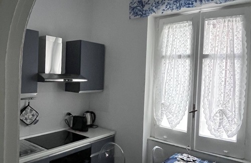 Chiaia House | Serapide 13 in Santa Lucia, Naples, just a stone's throw from the waterfront and Piazza Plebiscito