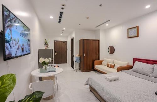District 9 Apartment | Shi House- Studios BE5 Swimming Pool & Balcony