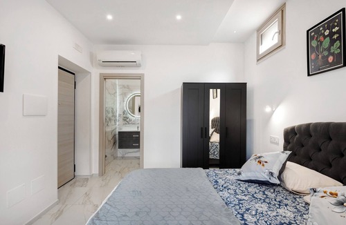 San Lazzaro House | Silvana's House Guest House with Mountain Views, Wi-Fi, and Air Conditioning