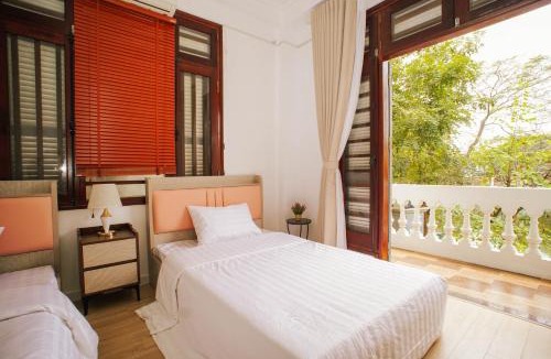 Yen Phu Apartment | Simi Homes Lake Side Hanoi - Classic Wood & Lakeview