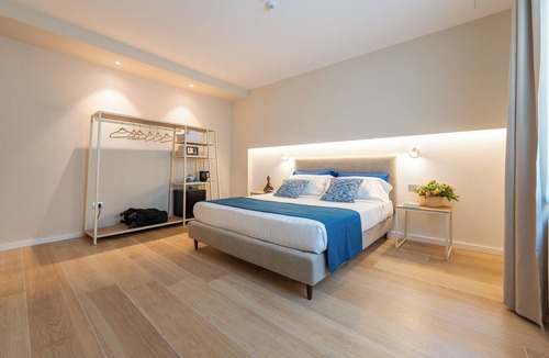 Pozzuoli Bed & Breakfast | Six Luxury Room