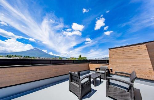 Fujiyoshida Villa | Sky deck for rent! Fuji view Open-air bath New building