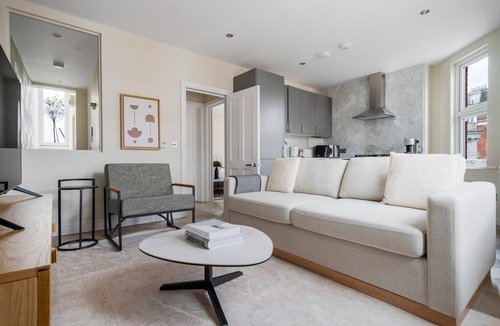 Town Apartment | Sleek Fulham 1BR, 6 min walk to Putney Bridge, by Blueground
