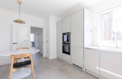 Munster Apartment | Sleek Scandi Inspired 2BDR Flat inFulham
