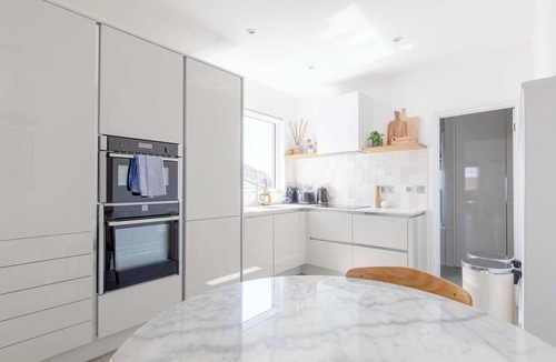Munster Apartment | Sleek Scandi Inspired 2BDR Flat inFulham