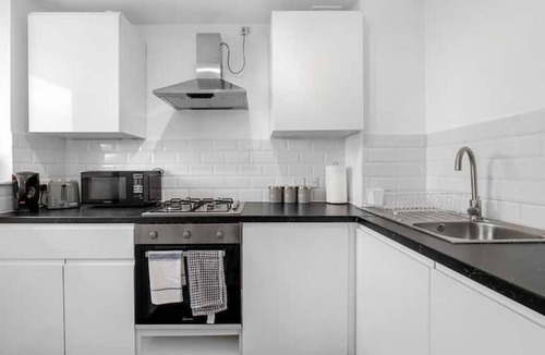 Island Gardens House | Sleeps 11 - Family and Contractor Home -Free Parking Near Canary Wharf, ExCel,O2