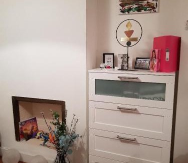 Stratford and New Town House | Small Bedroom for 3 People, Friendly Cats in Common Areas