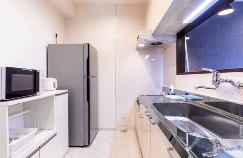 Kuwae Apartment | Spacious 1LDKA few minutes walk to Chatancho Amer/Nakagami-gun Okinawa