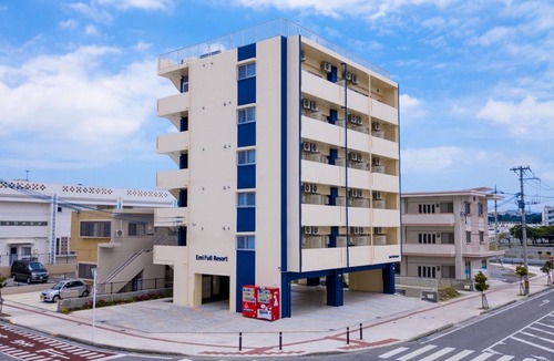 Kuwae Apartment | Spacious 1LDKA few minutes walk to Chatancho Amer/Nakagami-gun Okinawa