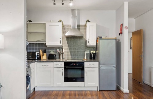 Watford Town Centre Apartment | Spacious 2 Bed Apartment Free Parking Central