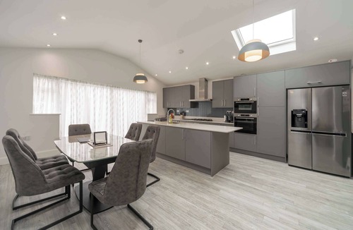 Kingsbury House | Spacious 2 Bedroom House in Kingsbury NW London